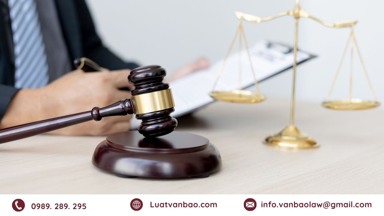Nguyên tắc và cách Tòa án giải quyết việc phân chia đất chưa có sổ đỏ khi ly hôn.